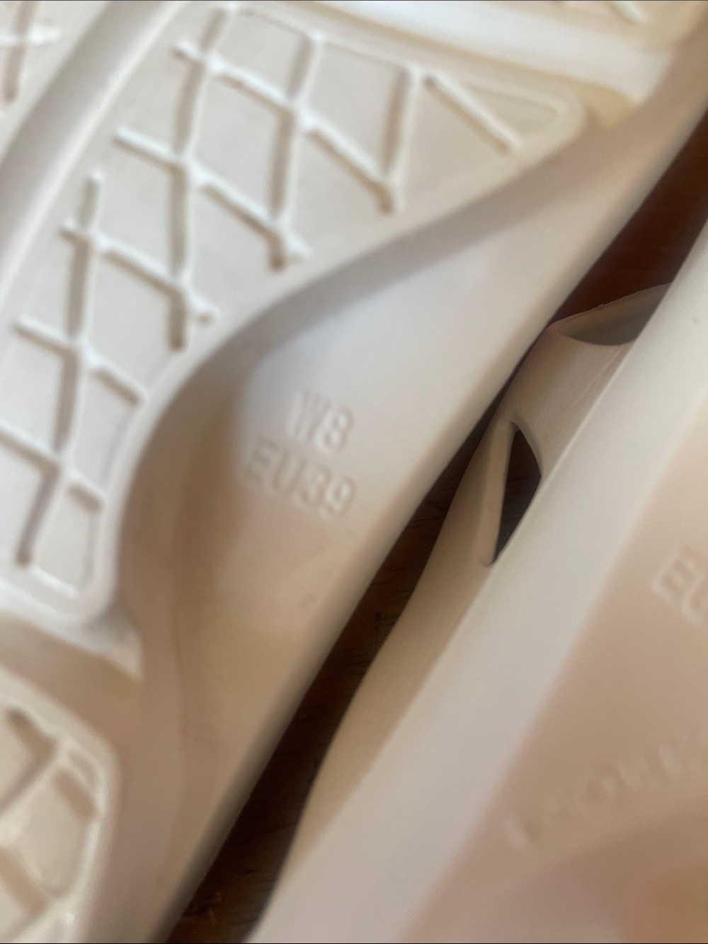 AEROSOLES White Women's Comfort Flip Flop Sandals - Picture 5 of 5